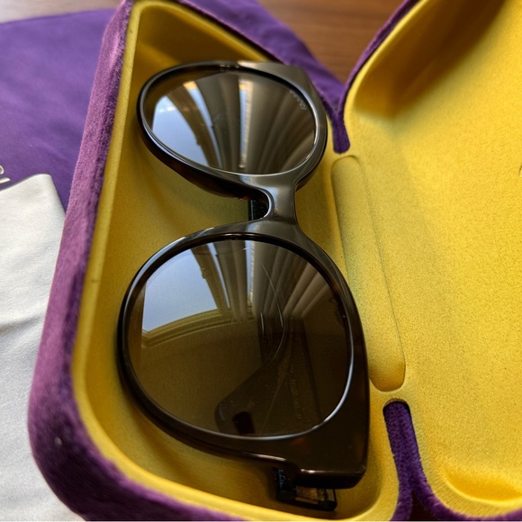 Gucci Tortoiseshell and Striped Sparkly Sunglasses - Picture 5 of 15